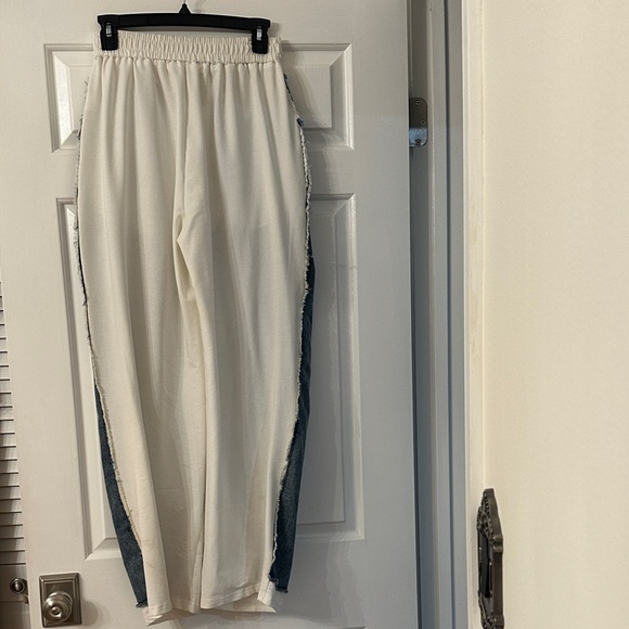 Stylish Denim and White Contrast Pants - Picture 4 of 5